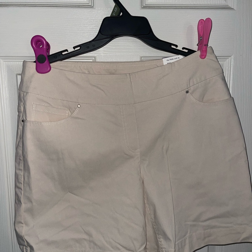Westbound Cream Bermudas for Casual Wear
